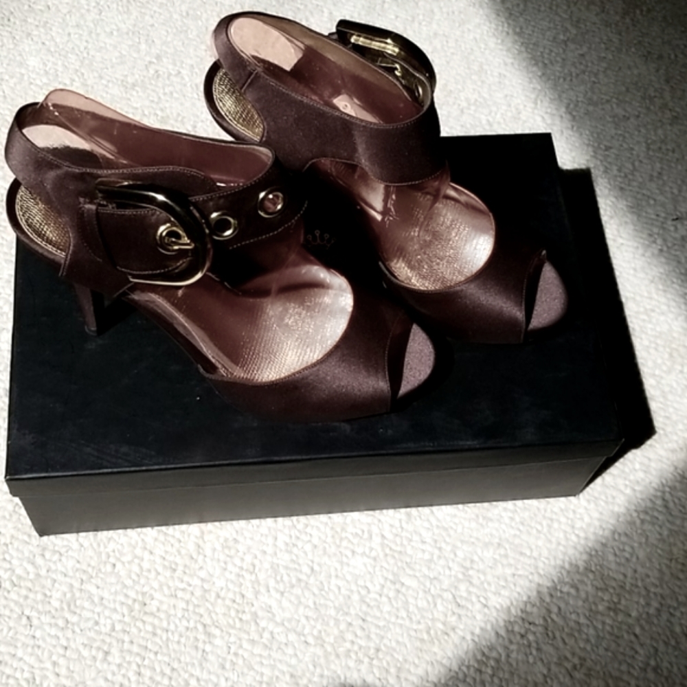 Nina- Chocolate Brown 4" Heel. Platform. Ankle Strap. Size 7 M. - Picture 4 of 5